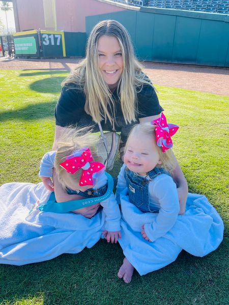 “I wouldn’t want those babies” 😭 one, cruel troll said. “If my babies were born like that, they’d be put up for adoption,” another told the girls’ mother. Fortunately, this brave mom had the ideal response to critics of her beautiful twins.